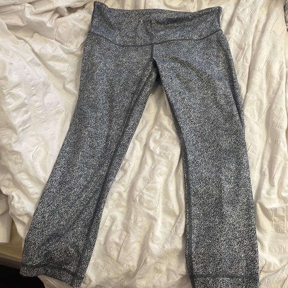 Lululemon leggings for jogging and gym - Picture 3 of 4